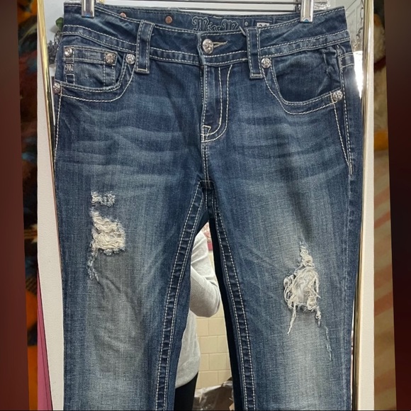 ❌Sold❌Miss Me, distressed style, signature boot cut jeans. Like new condition - Picture 3 of 15